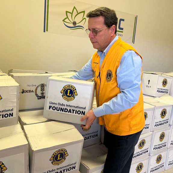 lionsclubs's tweet photo. Thanks to generous support, Lions Clubs International Foundation delivered vital food, hygiene kits, bedding, and baby supplies to 1,000 displaced civilians in Lebanon through two grants totaling US$30,000. Join us in making a difference! Donate to LCIF: https://t.co/ojctYMXb5m https://t.co/vUM29fxKFj