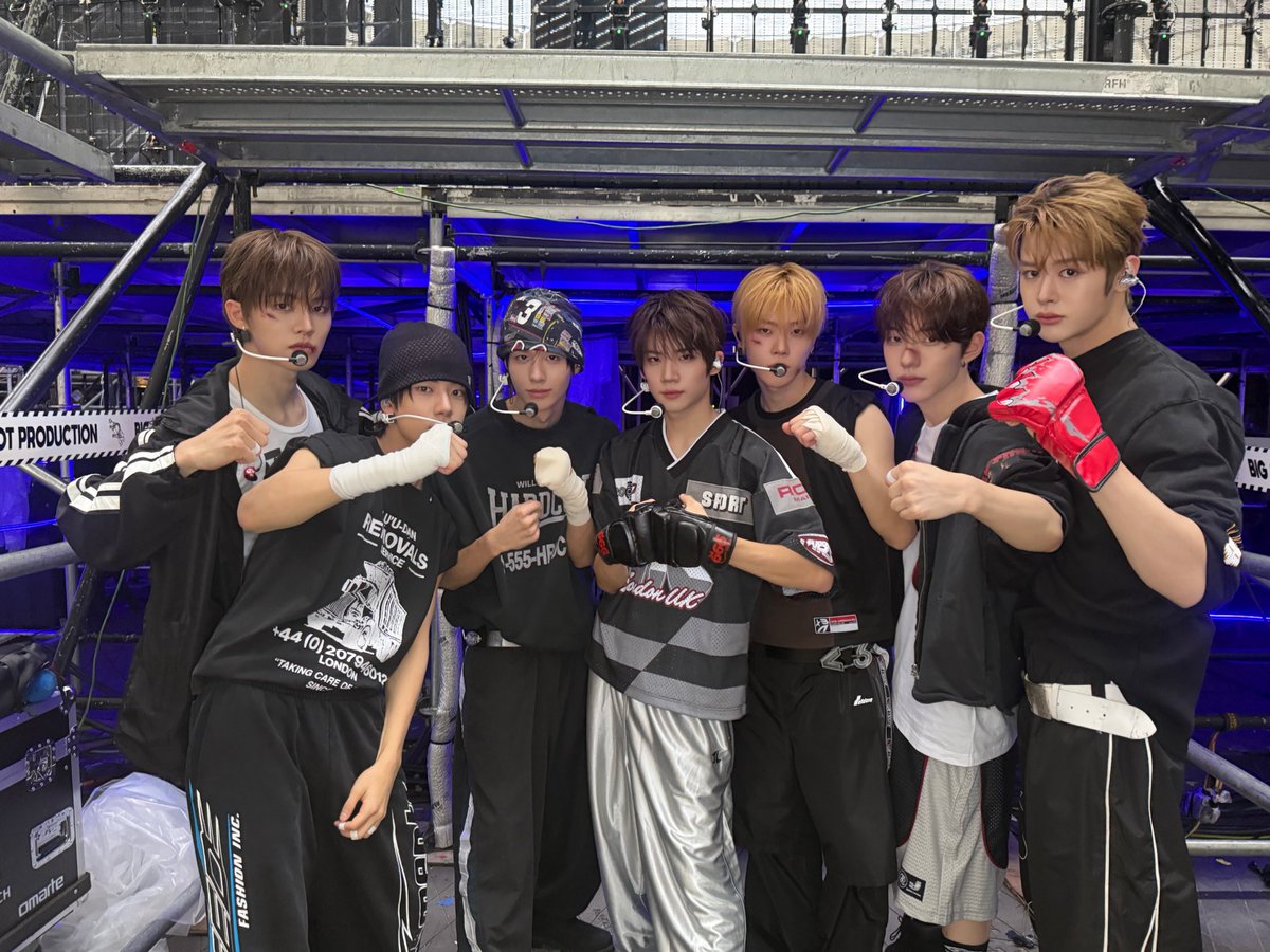 closeyoureyes_7's tweet photo. [📸] 
CLOSE UP  
260919 <2026 THE FACT MUSIC AWARDS>

클로저 덕분에 클로즈 유어 아이즈가 글로벌 핫트렌드 상을 받았습니다🏆❤️‍🔥
눈을 뜨고 앞으로도 클유아를 함께 지켜봐 주세요! Open Your Eyes👀

#CLOSEYOUREYES #클로즈유어아이즈
#CYE #클유아 
#256thNote #OpenYourEyes 
#2026TMA #TMA #더팩트뮤직어워즈