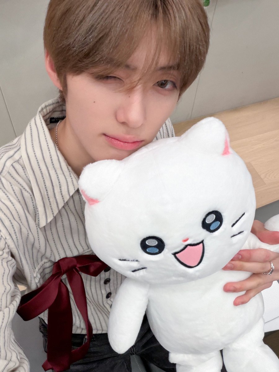 haru_4clover's tweet photo. サンヒョン誕生日おめでとう🎂🎉
メンバーからの愛溢れるコメントに感動🥹
不在時にはいつもさんぴょこが明るい太陽☀️のようにALD1やALLYZを照らしてくれてたのに改めて気付かされたよ
ずっと明るく元気なALD1の愛されマンネでいてね
マンネズ仲良くね🐱🐶💕
輝かしい1年を過ごせますように🧡✨ https://t.co/4IUGwyUKyx