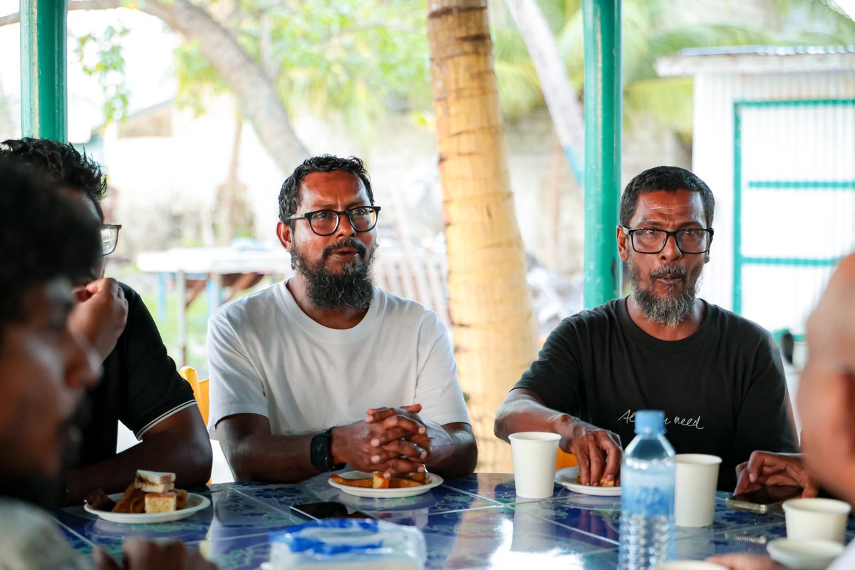 aabaareh's tweet photo. ކ. ގުރައިދޫގެ ކެމްޕެއިން ޓީމާއި އެކު، ޢަބްދުﷲ ޝާހިދު ހަވީރު ސައިފޮދު އިންސާފު ކުރެއްވުމުގައި.
#Shahid2028
#FudhuntheriDhivehiRaajje https://t.co/hUDfZwKQPP