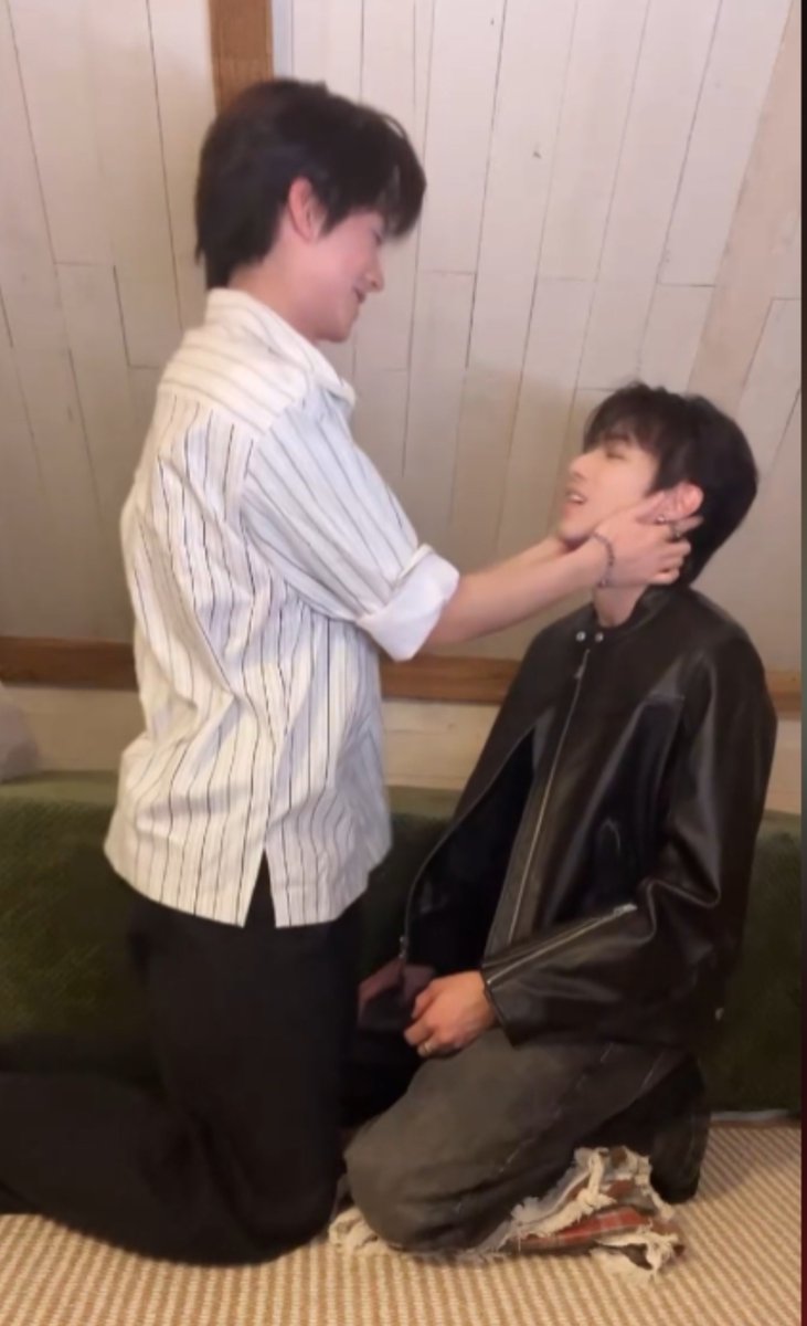 leoking_er's tweet photo. 개웃기넼ㅋㅋㅋㅋㅋ 시동 걸 때부터 그럴줄 알았닼ㅋㅋㅋㅋㅋ 근데 이 덩치차이 실화야? 아 침나와 https://t.co/Y2S8wJjGKY