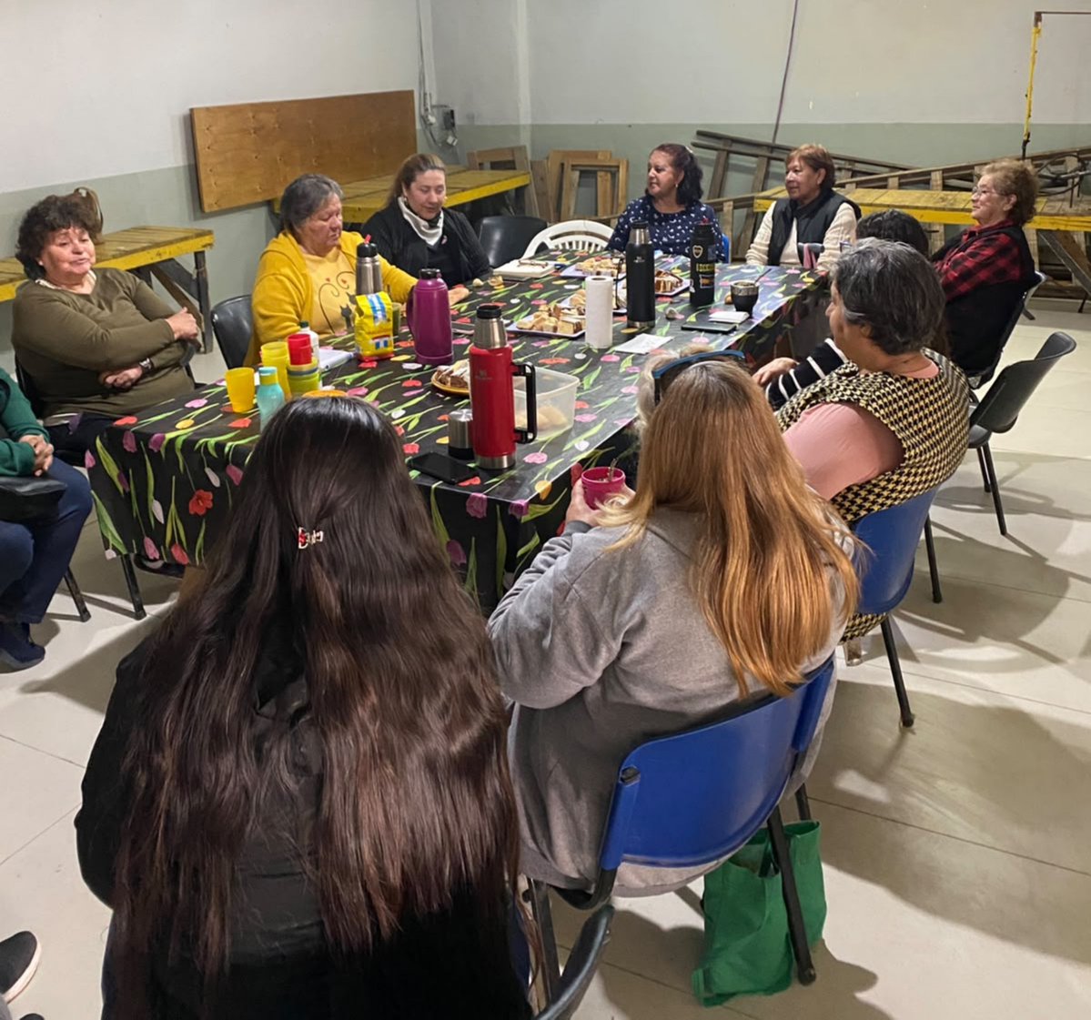 ASocialPrimaria's tweet photo. Este #viernes compartimos un desayuno con las Manzaneras de Santa Brígida del #PlanVida en la Soc. de Fomento 29 de Septiembre.
Gracias por el compromiso de todos los días y por recibirnos con tanto cariño. Seguimos trabajando juntos por el barrio.
@jaimemendezh 
@yesicagrillo https://t.co/CUP7zsSDqO