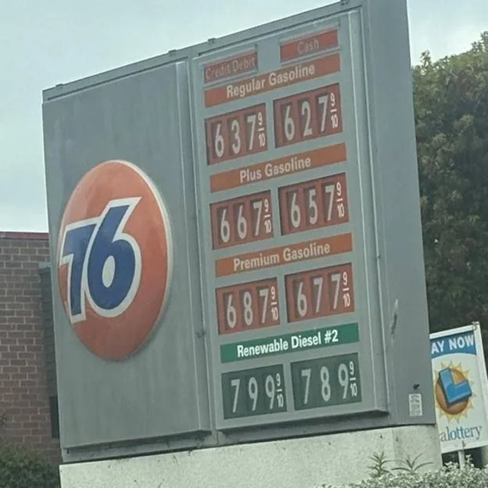 InternetH0F's tweet photo. US gas prices are now reportedly matching the levels shown in the 2007 movie 'I Am Legend', which depicted a post-apocalyptic world where gas cost over $6 a gallon

What was once seen as a dystopian vision is now reality at pumps across parts of the country https://t.co/VXzsdAKkHb