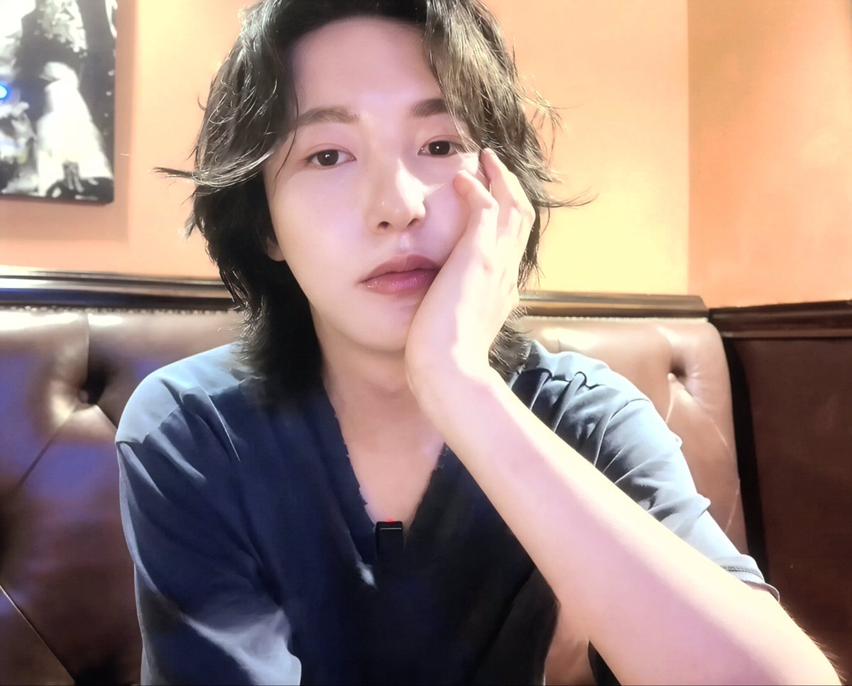 2blue_yellow3's tweet photo. you sadar kan kalo lagi pose gini you cantik sangat?? https://t.co/E2M1R2ygK6