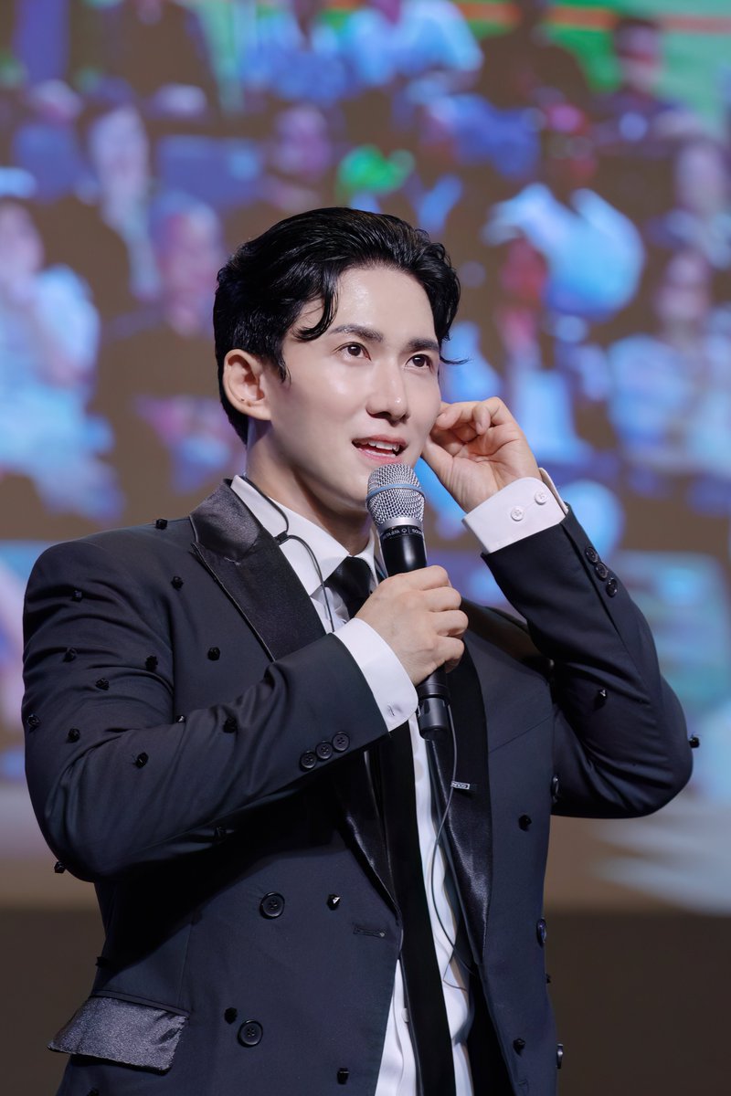 withoutme07pic's tweet photo. 260919 #반석산피크닉 #정동화 
인이어 왜이리좋아요 https://t.co/oCkQuHAc9P
