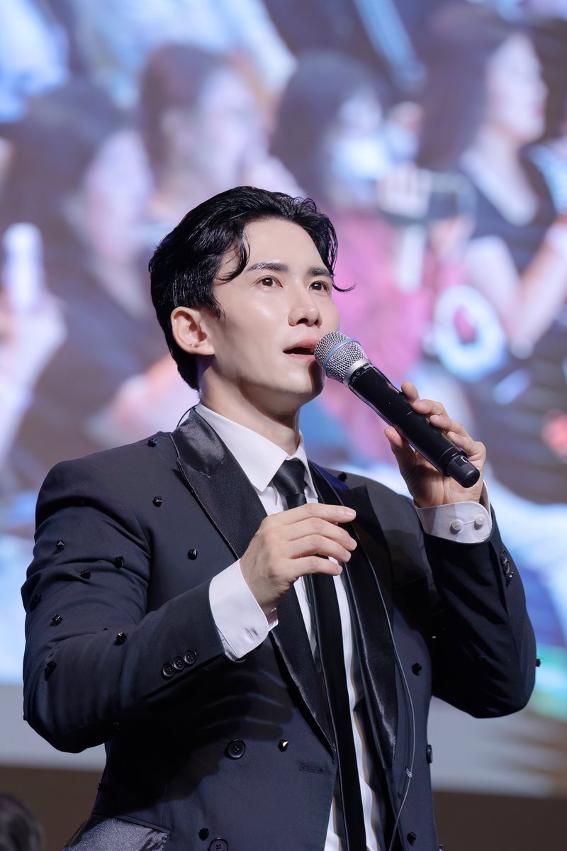 withoutme07pic's tweet photo. 260919 #반석산피크닉 #정동화 
인이어 왜이리좋아요 https://t.co/oCkQuHAc9P