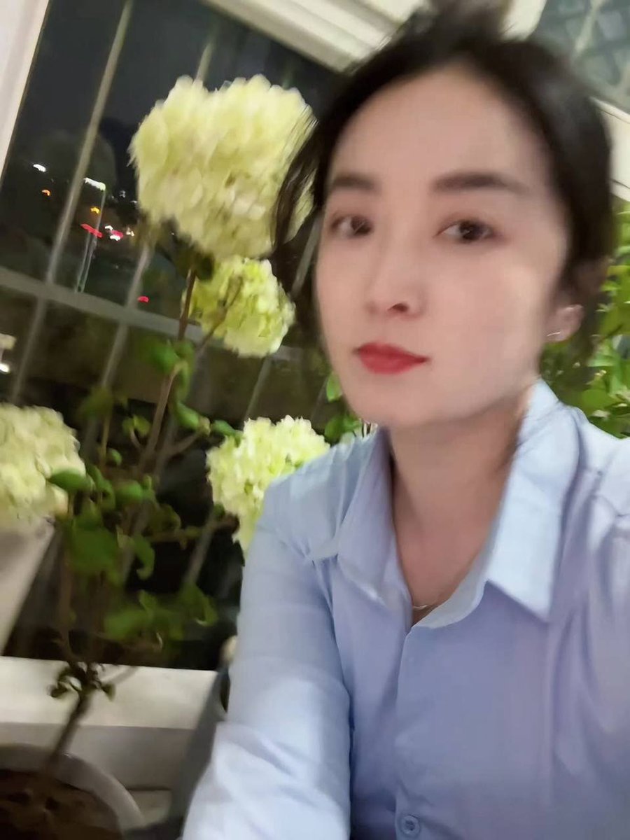 Car1ml123's tweet photo. 说爱笑运气不会差 ，但为什么我遇到的都是小变态，动不动要抽人家？正常男人都哪去了？ https://t.co/ANB1Z066aK