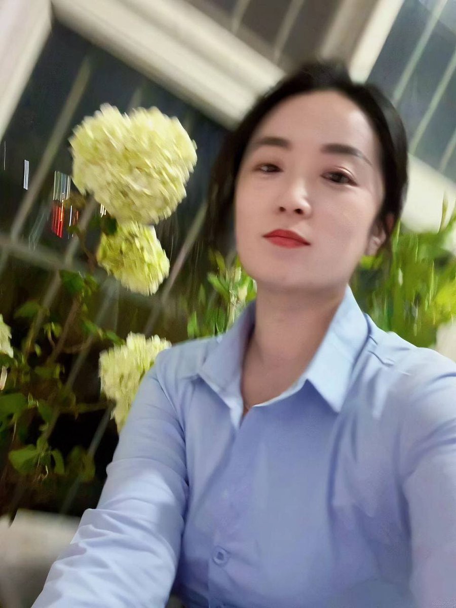 Car1ml123's tweet photo. 说爱笑运气不会差 ，但为什么我遇到的都是小变态，动不动要抽人家？正常男人都哪去了？ https://t.co/ANB1Z066aK