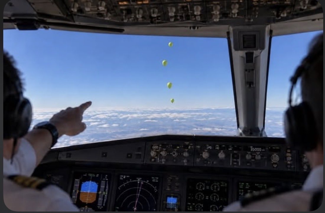 BesiktasAnkaraa's tweet photo. Find my apple or find my balloon https://t.co/OmJ7mPZ5Y6