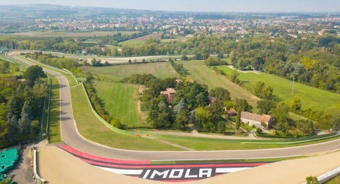 RaceLineFR's tweet photo. FORMULE 1

🚨IMOLA SERAIT ENTRAIN DE SE TENIR PRÊTE À ACCUEILLIR LA MANCHE FINALE DE F1 LE 6 DÉCEMBRE À 12H HEURE LOCALE.

En effet, les équipes réservent déjà des hôtels dans la région mais Abou Dabi résiste et doit d’abord se retirer officiellement.

(VIA @FormulaPassion)
#F1 https://t.co/NQz7PKsUwC