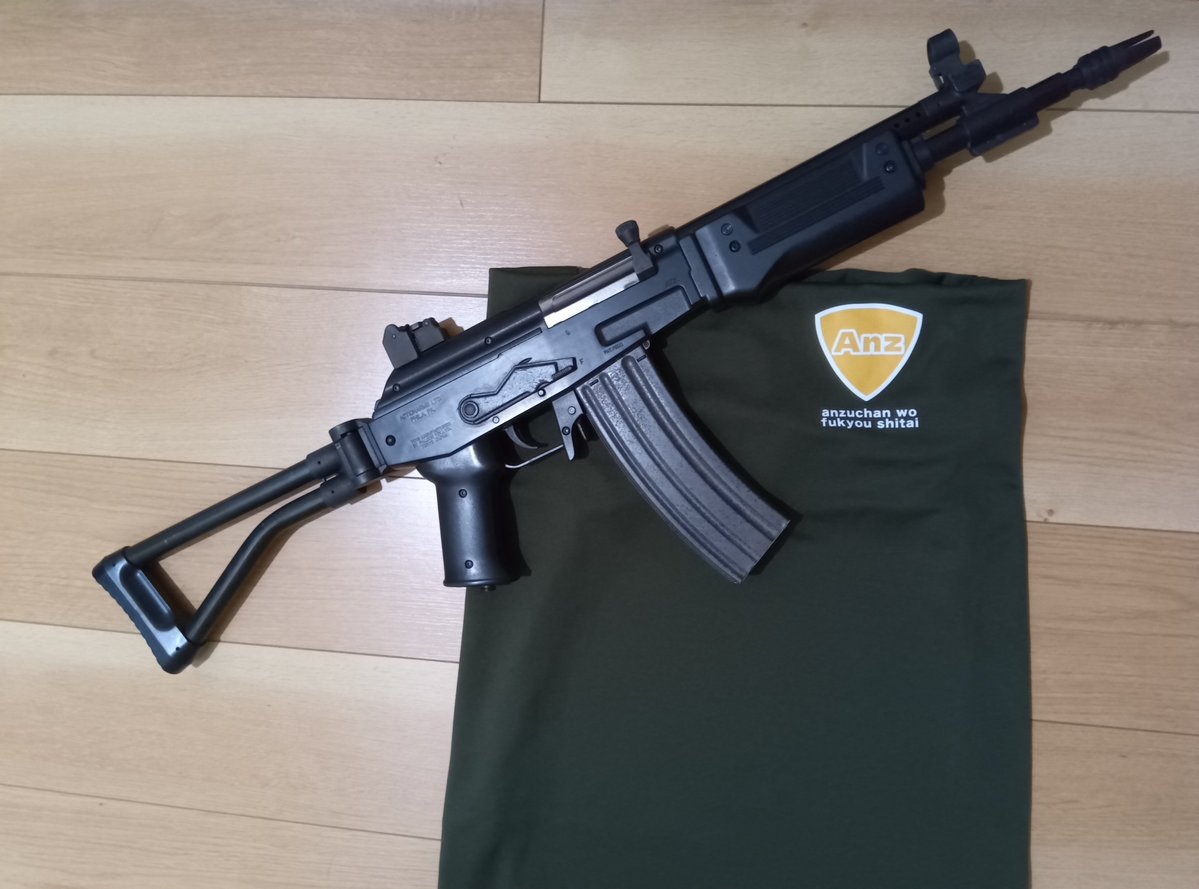 khaoman69's tweet photo. @photoanzu329 我が家のAK-47（のパクリ、GALIL） https://t.co/2rfS3q95cc