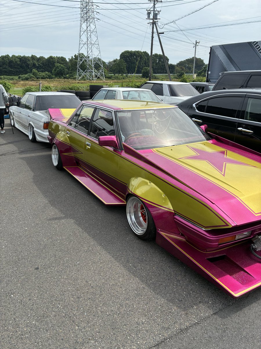 gokitonn's tweet photo. 改造車とか旧車置いてある車屋見るの楽しいね^^ https://t.co/kon089Nxjy