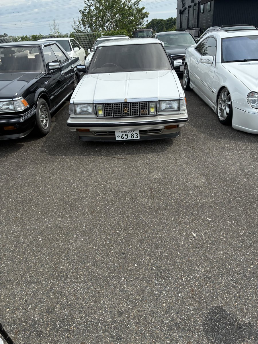 gokitonn's tweet photo. 改造車とか旧車置いてある車屋見るの楽しいね^^ https://t.co/kon089Nxjy