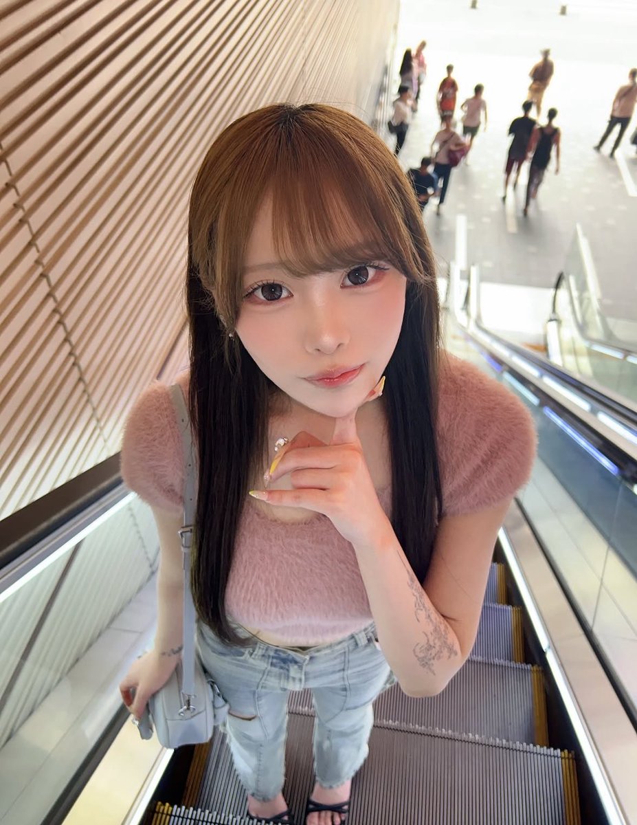 bibouroku_ch's tweet photo. 儚げ美女のこの写真の質感好きすぎる https://t.co/FbKYkd8FK7