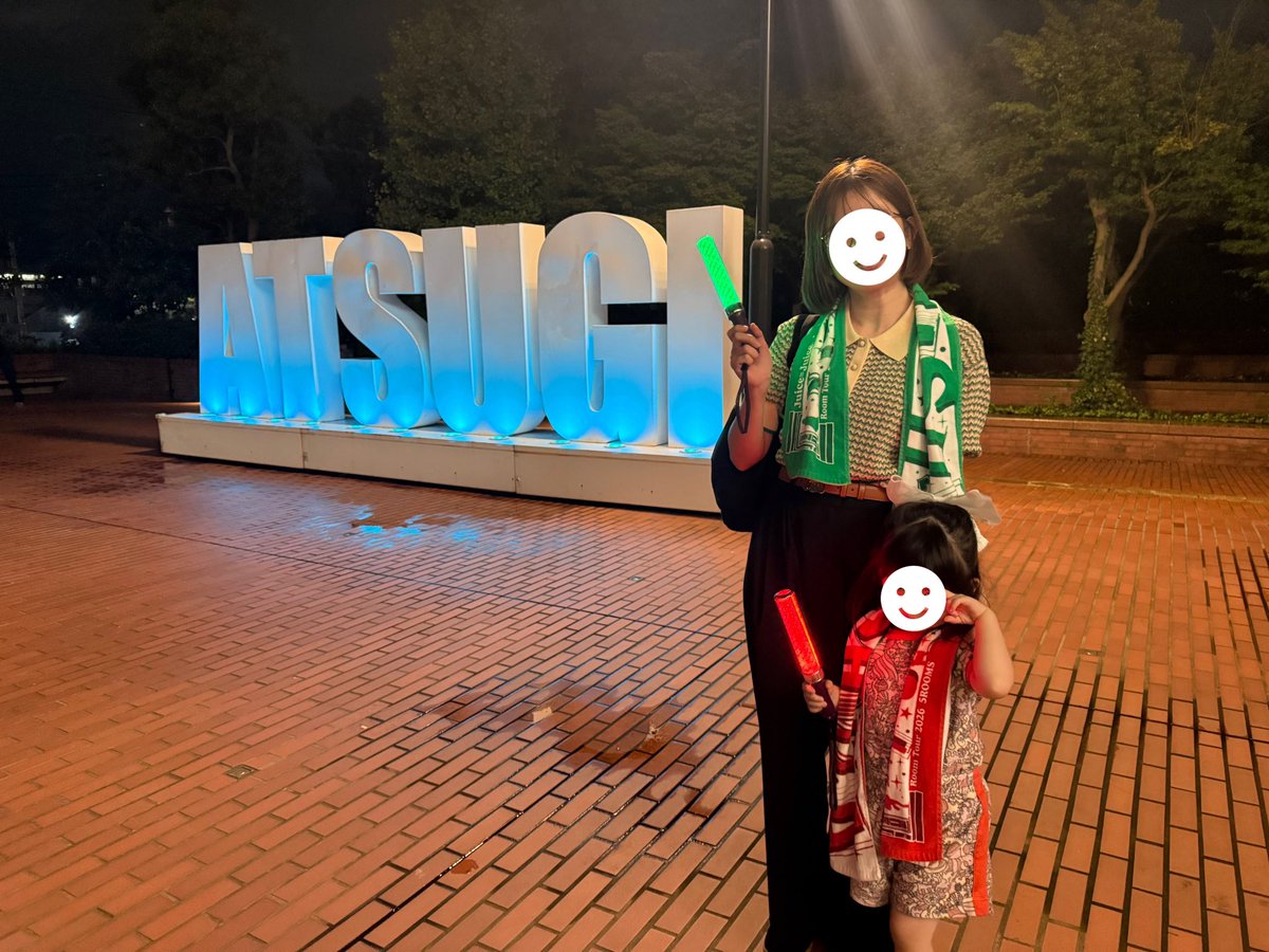 marupunichan's tweet photo. Juice=Juice厚木夜公演🍹
娘との初参戦でした！
帰りにATSUGIで写真を撮っていたら「撮りましょうか？」と声をかけてくださった方のおかげで、ツーショットも残せました😭 https://t.co/eCFuS2Zq2M