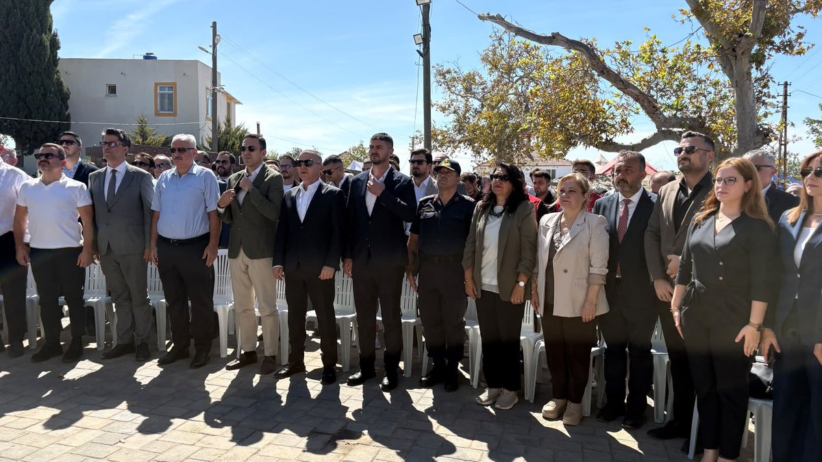 AKPARTICKALE17's tweet photo. İçişleri Bakanlığı Sivil Toplumla İlişkiler Genel Müdürlüğü tarafından desteklenen Kampüs Köy Akademisi Projesi’nin, Çıplak Köyü’nde gerçekleştirilen açılış programına katıldık.

MKYK Üyelerimiz Naim Makas, Jülide İskenderoğlu, İl Başkanımız Abdurrahman Kuzu, teşkilat mensuplarımız, muhtarlarımız ve kurum amirlerimizle birlikte katıldığımız açılışta, köy meydanında kurulan stantları gezdik, gerçekleştirilen çalışmalar hakkında bilgi aldık.

Köylerimizi yalnızca üretimin değil; sosyal, kültürel ve akademik çalışmaların da buluşma noktası haline getiren bu tür projeleri kıymetli buluyoruz.

Üniversitenin bilgi ve birikimini köylerimizin tecrübesiyle buluşturan Kampüs Köy Akademisi’nin Çanakkale’mize ve hemşehrilerimize hayırlı olmasını diliyor, projede emeği geçen herkese teşekkür ediyoruz.