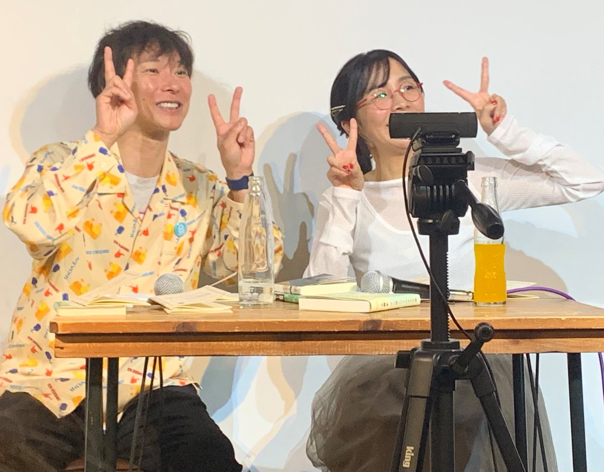 TuruMyFt2's tweet photo. 滝沢秀一×清繭子 つづくにつづけ トークイベント 文学の話がじっくり聞けて滝沢さんと清さんの掛け合いも面白く楽しかったのでアーカイブ配信でまた見返したいです。サイン会は事前に宛名を書く紙が配布され、いつも緊張して上手く話せないので運営ありがたかったです🙏
#つづくにつづけ
#マシンガンズ https://t.co/d7DSJ9ica1