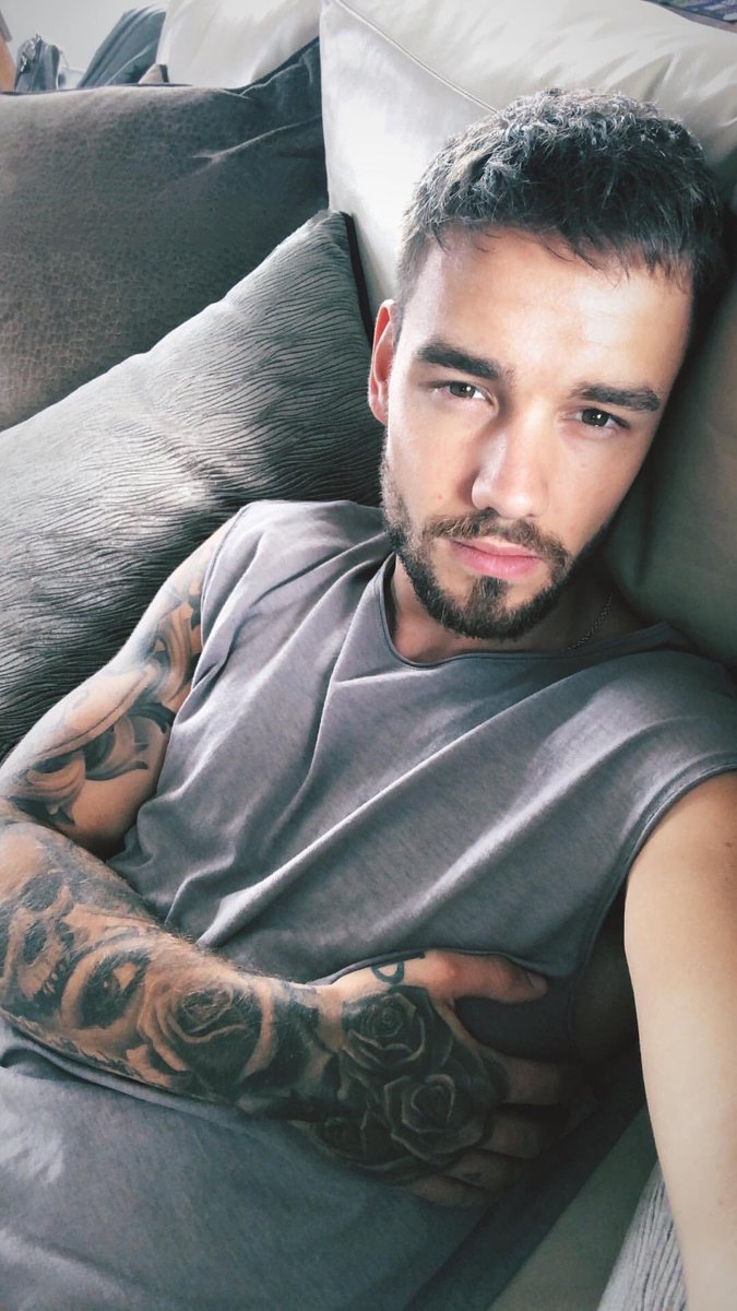 archivsliam's tweet photo. 8 years ago today, Liam posted this selfie on Instagram 🩶 https://t.co/QKZkXKYr1S