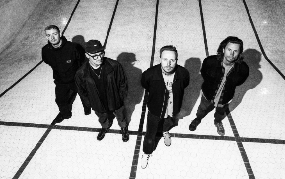 Distorted_Mag's tweet photo. Watch a new music video from @Architectsuk here on Distorted Sound! @epitaphrecords https://t.co/L0FrK1QTeu https://t.co/KWquLuyW27