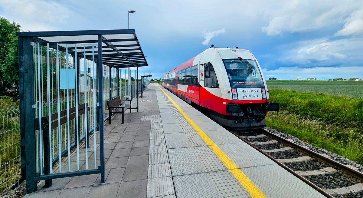 dobrytransport's tweet photo. Jak Arriva zmieniła układ sił na polskich torach? Niemal 20 lat temu przełamali monopol PKP PR! W 1. odc. nowej serii na YT przetestowaliśmy ich pociągi oraz model działania.

Czy otwarcie rynku w Kuj-Pom. to był dobry krok? Czy Arriva ma szansę na podbój kolejnych województw? https://t.co/3Ot1LwGok8
