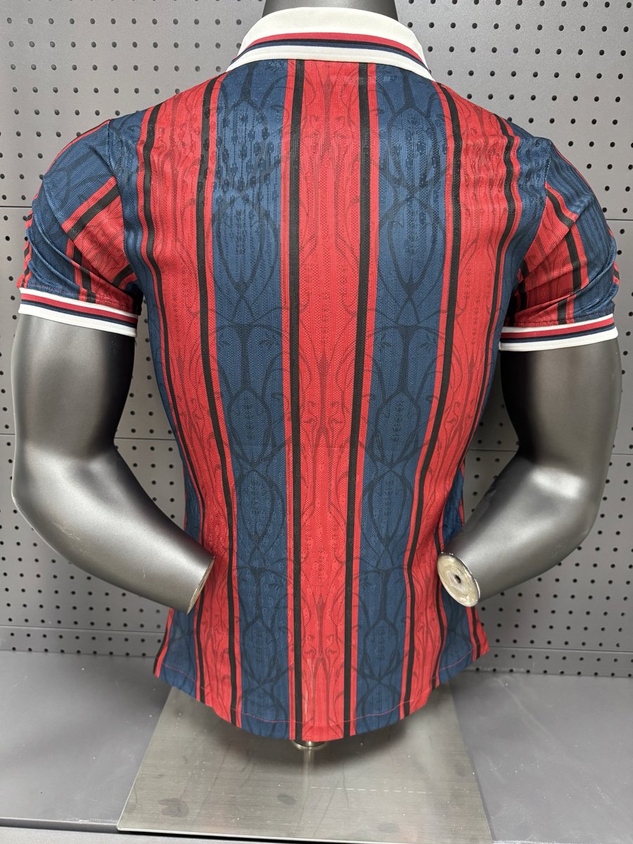 1991Diamond5's tweet photo. We are a professional soccer jersey manufacturer from China.
New FC Barcelona 26/27 black &amp; white player version jerseys are in stock now.
✅ Low MOQ, support small batch wholesale
✅ Custom club logos, names, numbers &amp; patches
✅ Quick-dry breathable fabric https://t.co/ejJVeTlCIJ