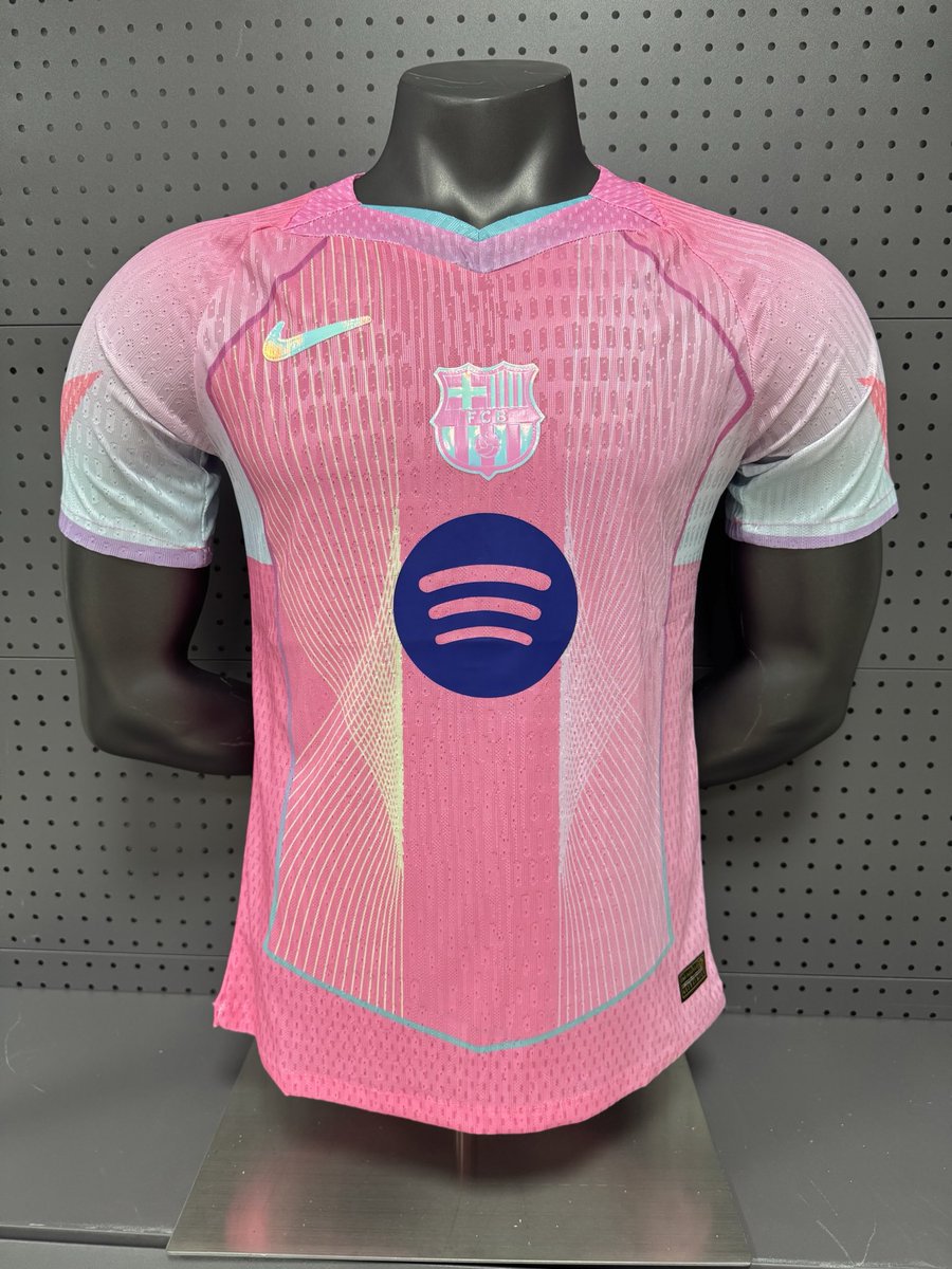 1991Diamond5's tweet photo. We are a professional soccer jersey manufacturer from China.
New FC Barcelona 26/27 black &amp; white player version jerseys are in stock now.
✅ Low MOQ, support small batch wholesale
✅ Custom club logos, names, numbers &amp; patches
✅ Quick-dry breathable fabric https://t.co/ejJVeTlCIJ