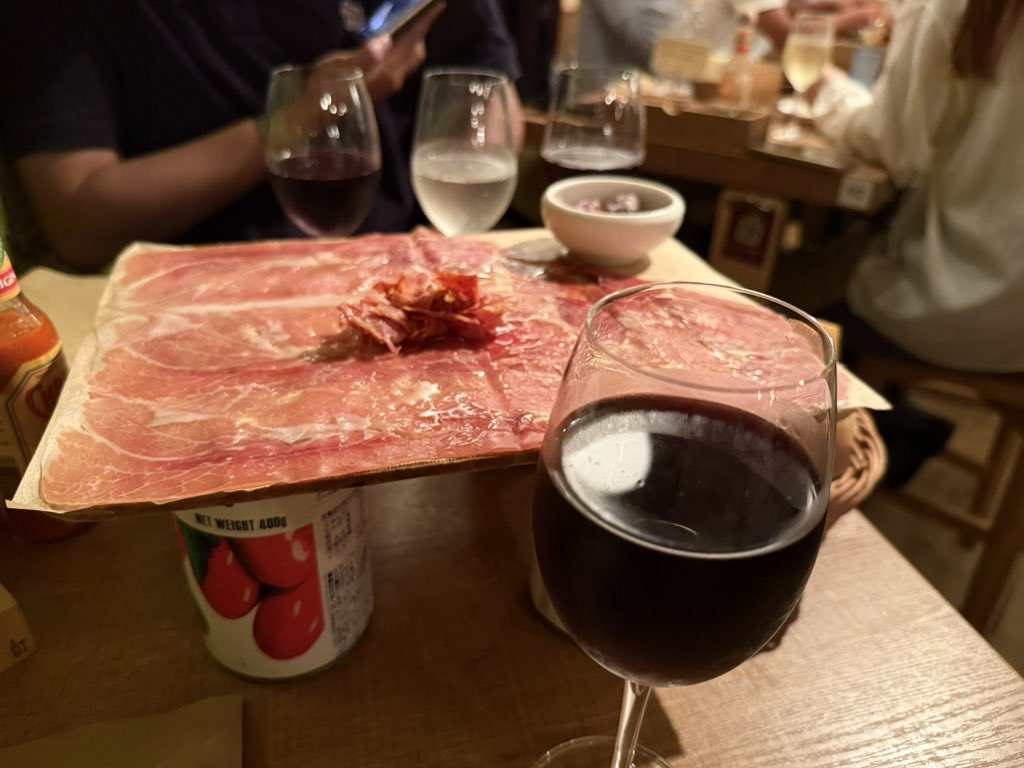 marlin981's tweet photo. 今日はライブお疲れ様でした🍷 https://t.co/20YFdiVT9V