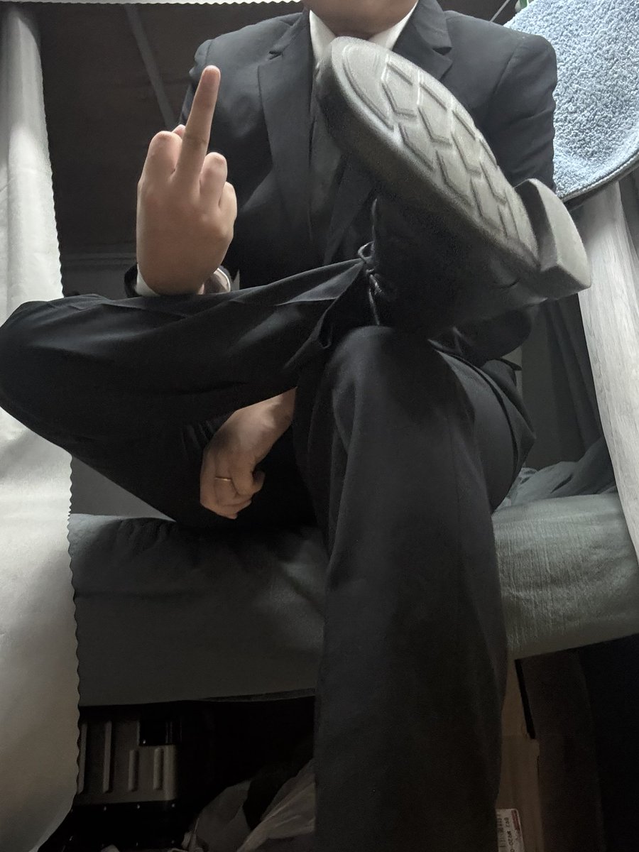 kundie666's tweet photo. 傻逼上贡还要给爹开房操逼，从此从直男变成母狗，给爹买避孕套子哈哈哈哈 https://t.co/67OVxt5SS0