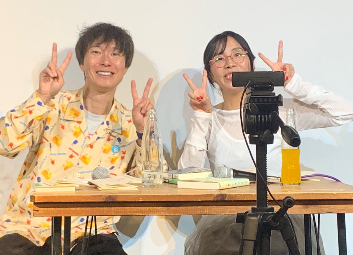 TuruMyFt2's tweet photo. 滝沢秀一×清繭子 つづくにつづけ トークイベント 文学の話がじっくり聞けて滝沢さんと清さんの掛け合いも面白く楽しかったのでアーカイブ配信でまた見返したいです。サイン会は事前に宛名を書く紙が配布され、いつも緊張して上手く話せないので運営ありがたかったです🙏
#つづくにつづけ
#マシンガンズ https://t.co/d7DSJ9ica1