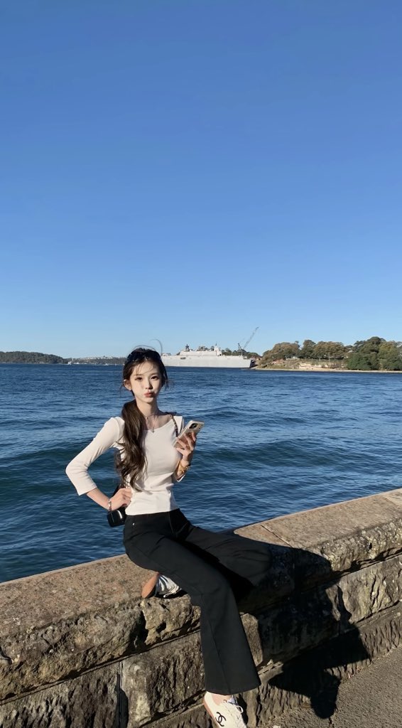 aodine62340's tweet photo. 悉尼有没有帅哥能现在出门亲嘴的  最好会炒菜做饭哈哈哈 #悉尼 https://t.co/PDGeOTcHjo