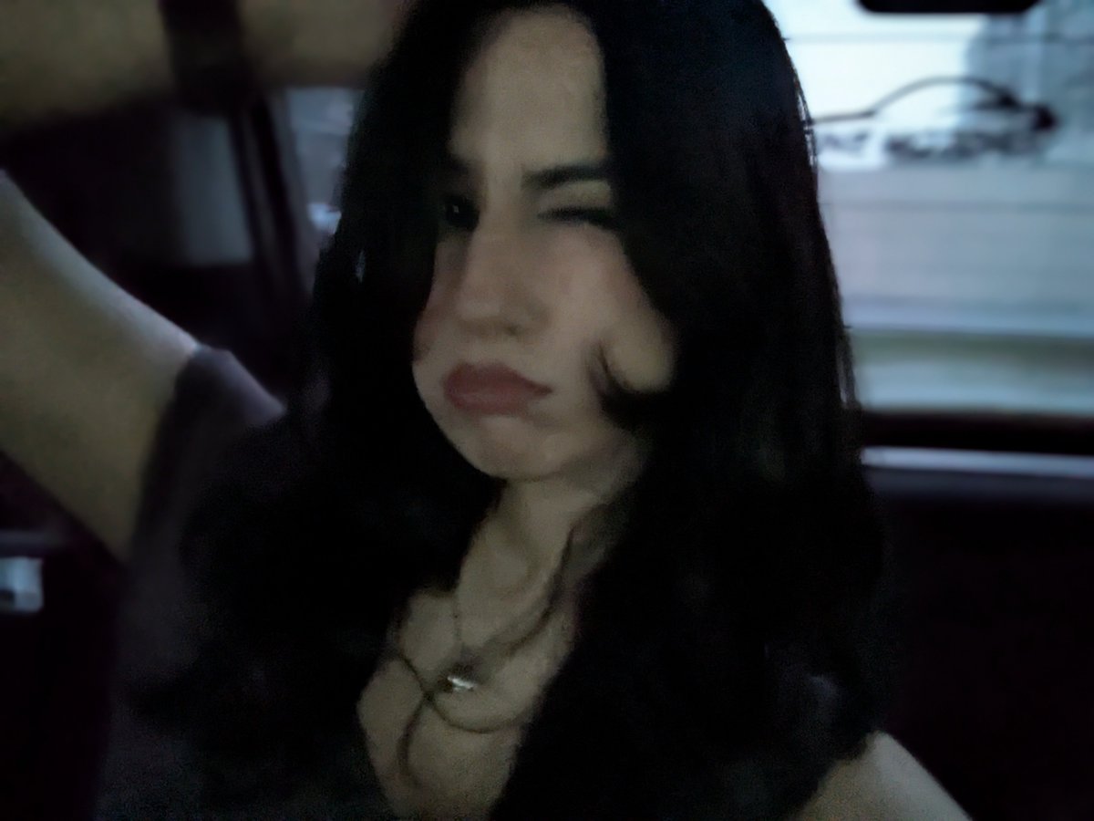 performative_af tweet picture
