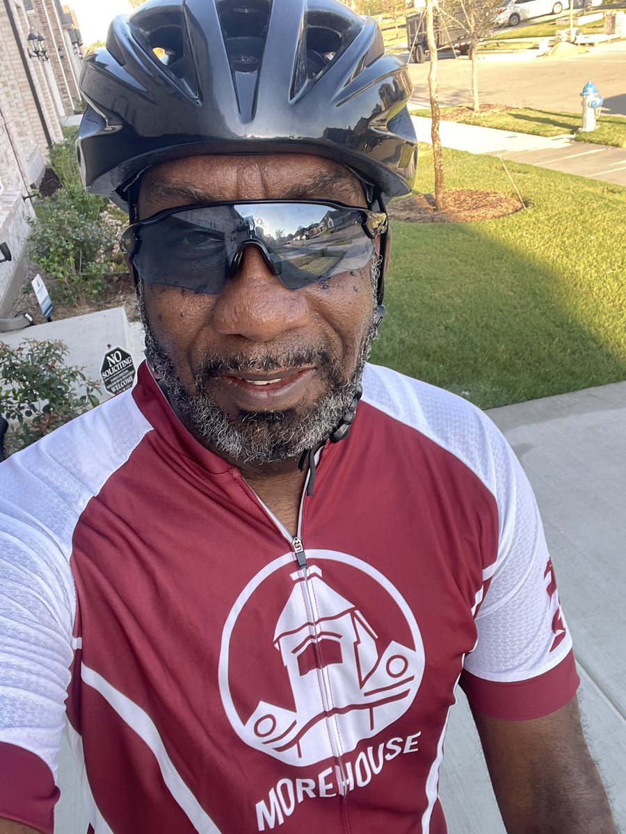 RodDelph's tweet photo. Grateful for the ability to get up, get moving, and put some miles in! π΄πΎββοΈπͺπΎ Nothing like a good ride to reset the mind, and of course, I had to represent my alma mater! #MorehouseMan #MorehouseCollege #Morehouse92 #HBCU #BikeLife #Cycling #RideAndRepresent #Grateful https://t.co/Griv51sRgh