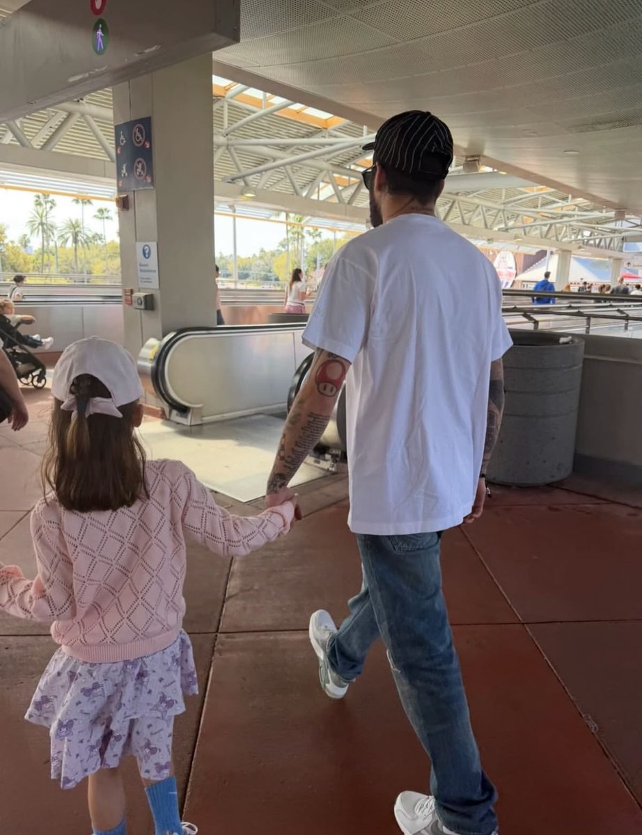 ZMBRACOM's tweet photo. Feliz aniversário, Khai! ♥️✨ https://t.co/4w3ahTEvW3