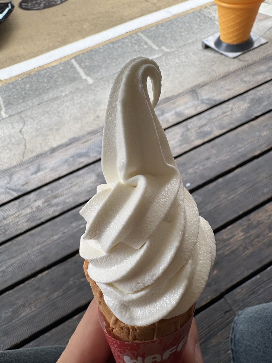 _x_ox9's tweet photo. はちみつソフト食べて富士山も登ってきた！
疲れた https://t.co/YBhKBF9X4F