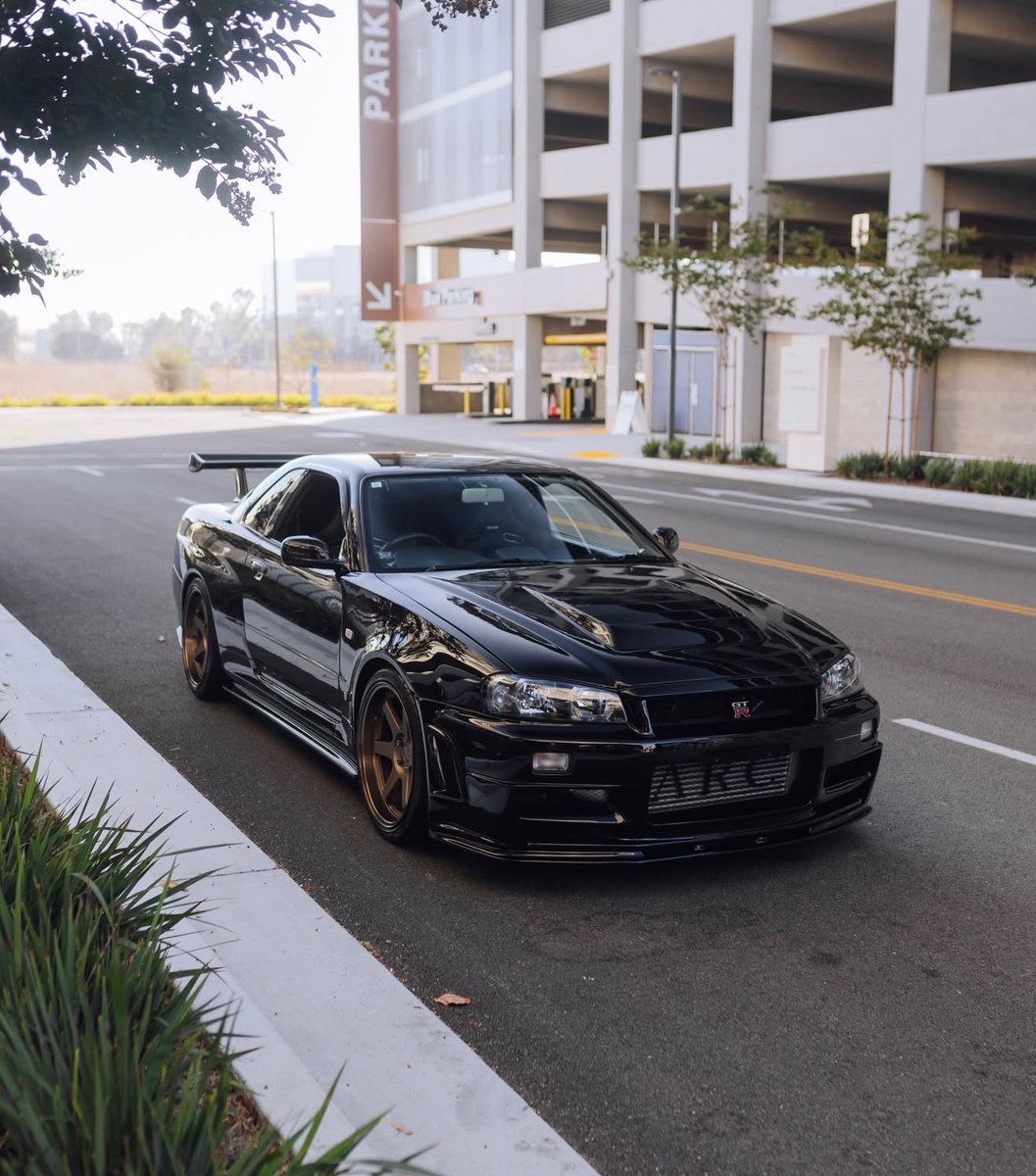 kingsofjdm's tweet photo. I quit chasing people and started chasing commas. 😈🖤 https://t.co/xJnIFWBrX9