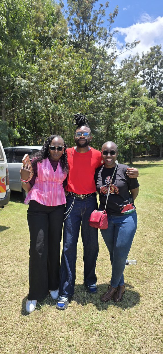 FaithOdhiambo8's tweet photo. Leo tuko huku NaksVegas kupiga shughuli ya @TribelessYouth. Hata huku injili ni ile moja tu! Tumekubaliana 2027 tutakuwa rada kwa debe, hatungoji kulalamika baada ya uchaguzi. https://t.co/8aOyW6iBNC