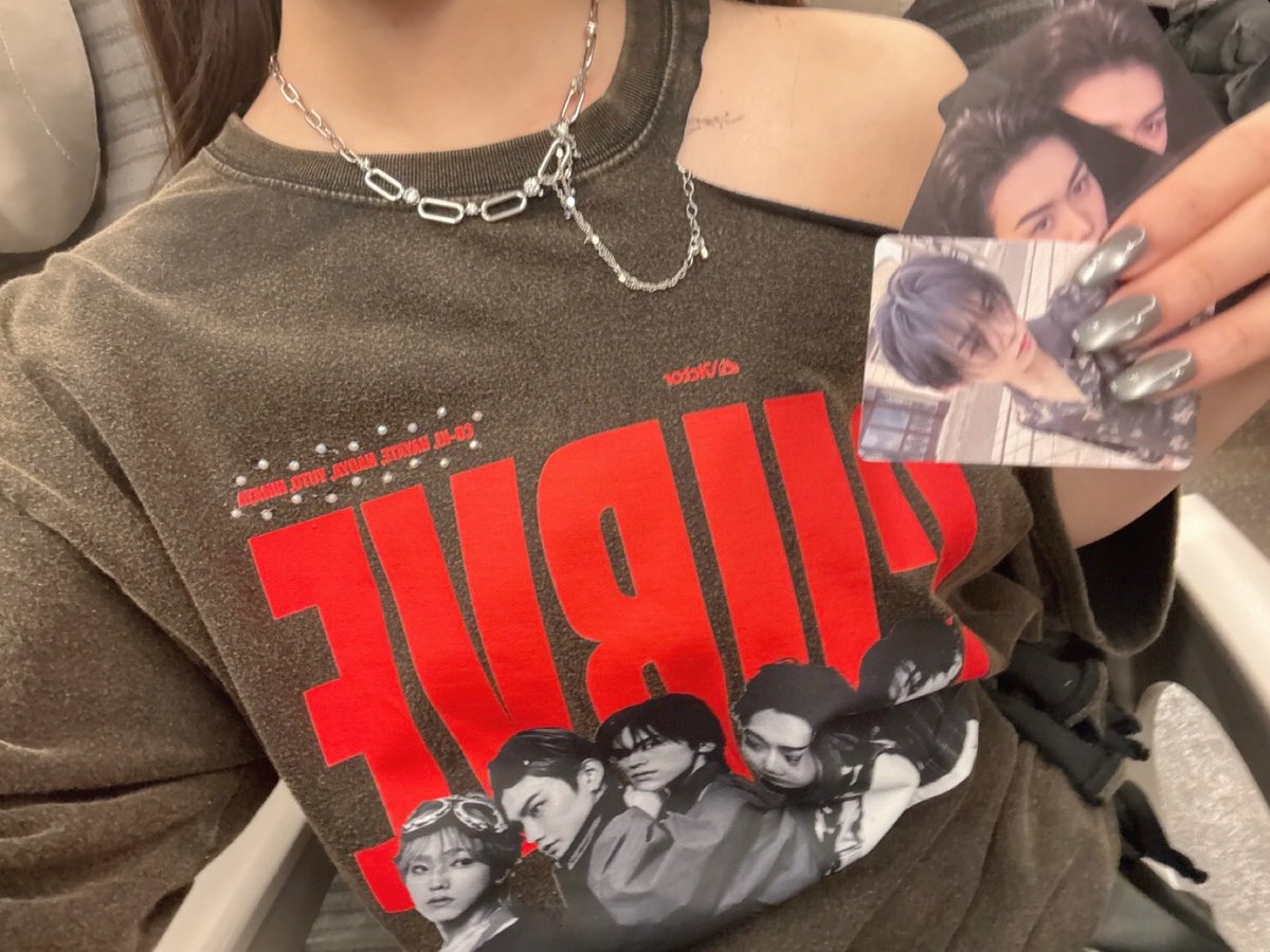 cokihina's tweet photo. お友達にもひなたにも可愛いって言ってもらえて嬉しかった(т · т ᐡ )💖
サイドも切り刻みすぎたかもだけど😂😂当日作業にしては可愛くできたから他会場でも着る！予定！
#WILDBLUE #WB_CURVE #鈴陽向 https://t.co/kYsHQfcL9j