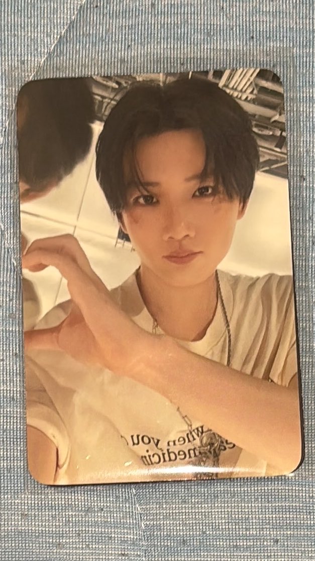 treasure_tume's tweet photo. TREASURE ARCHIVE : TREASURE 6th ANNIVERSARY WITHMUU 特典 トレカ　交換

譲：ジュンギュ

求：ハルト

郵送にて発送予定です📮
お気軽にお声掛けください！ https://t.co/EabOHV6rz7