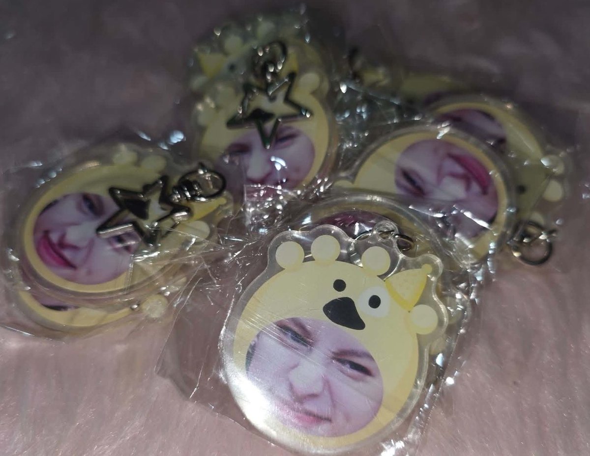 eomsweethome's tweet photo. ⚞^. .^⚟  jjami bday giveaway 💛

5 winners of poyoyoi keychain
2 winners of unsealed cortis gg wev album

just like and repost ⭑.ᐟ 
following me is optional ~
just pay for sf 

ends on : oct 14 https://t.co/veFEHxwvfF