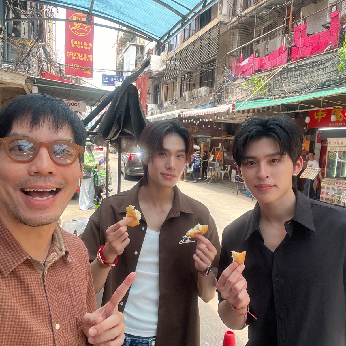 ppnaravit_home's tweet photo. IG : gooddayofficial.ig

ใครรอคู่นี้อยู่รีบมาดูเลย ’ปอนด์-ภูวินทร์‘
ดูได้แล้วที่ YouTube : GoodDayOfficial

PONDPHUWIN WITH NO GPS
#ถ้าโลกนี้ไม่มีGPSxPondPhuwin
#ปอนด์ภูวินทร์
#ppnaravit @ppnaravit https://t.co/fcNf5VCBYx