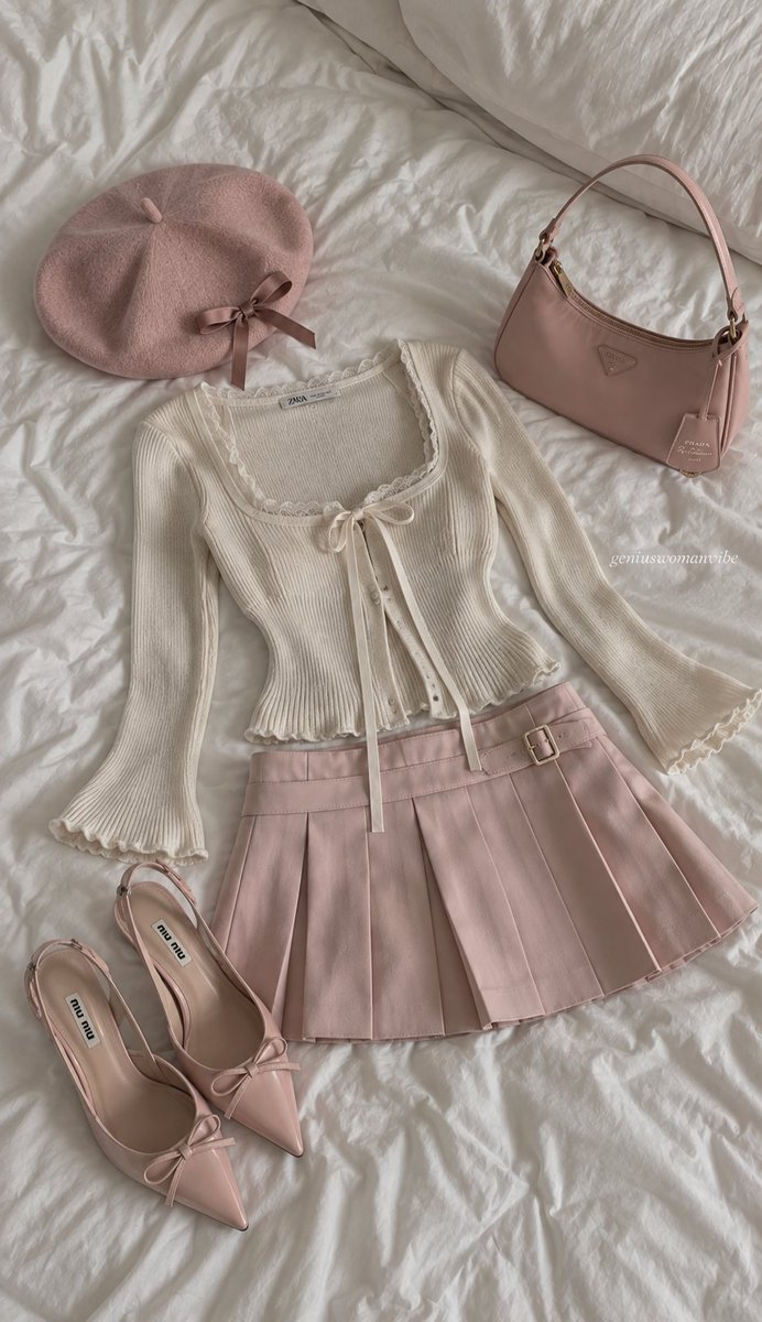 geniuswomanvibe's tweet photo. pick your outfit https://t.co/THzK5cqwiP
