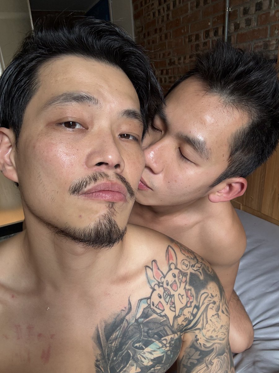 chen_hum's tweet photo. 可愛寶貝 即將登場 ❤️
@LewEdwin https://t.co/MaU5mKTLr9