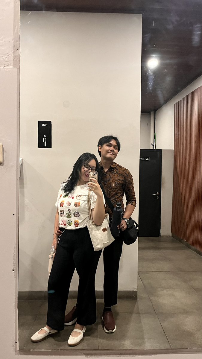 soeschie's tweet photo. LAKI GUA MAKIN GANTENG ANJIR, MAKIN MANTEP, mana dia konsisten bgt ngegym skrg duh pk fitbody cakep bgt body nya😭😭😭😭🫶🏻🫶🏻🫶🏻😘😘😘 https://t.co/aqFWYD4xku