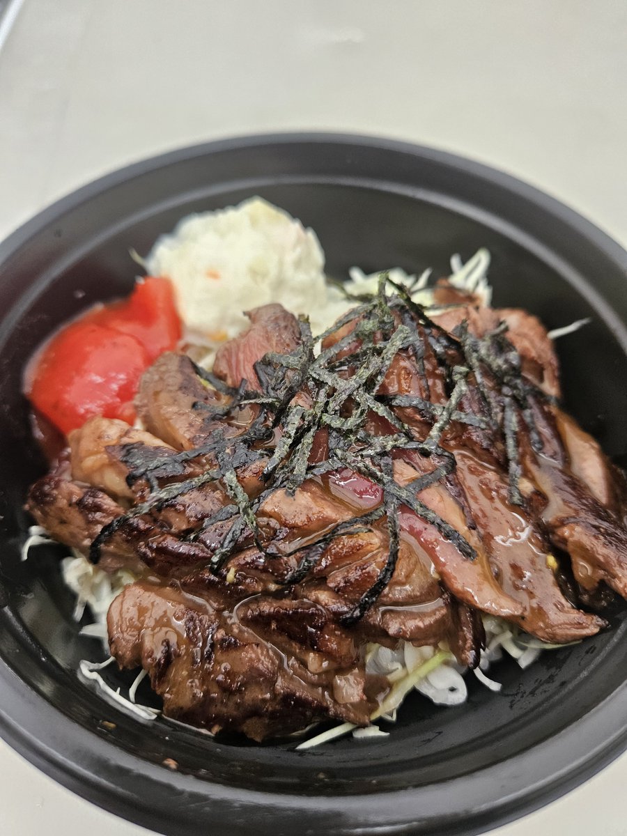 yumkymi's tweet photo. フェス飯😋 https://t.co/8O87MdewgA