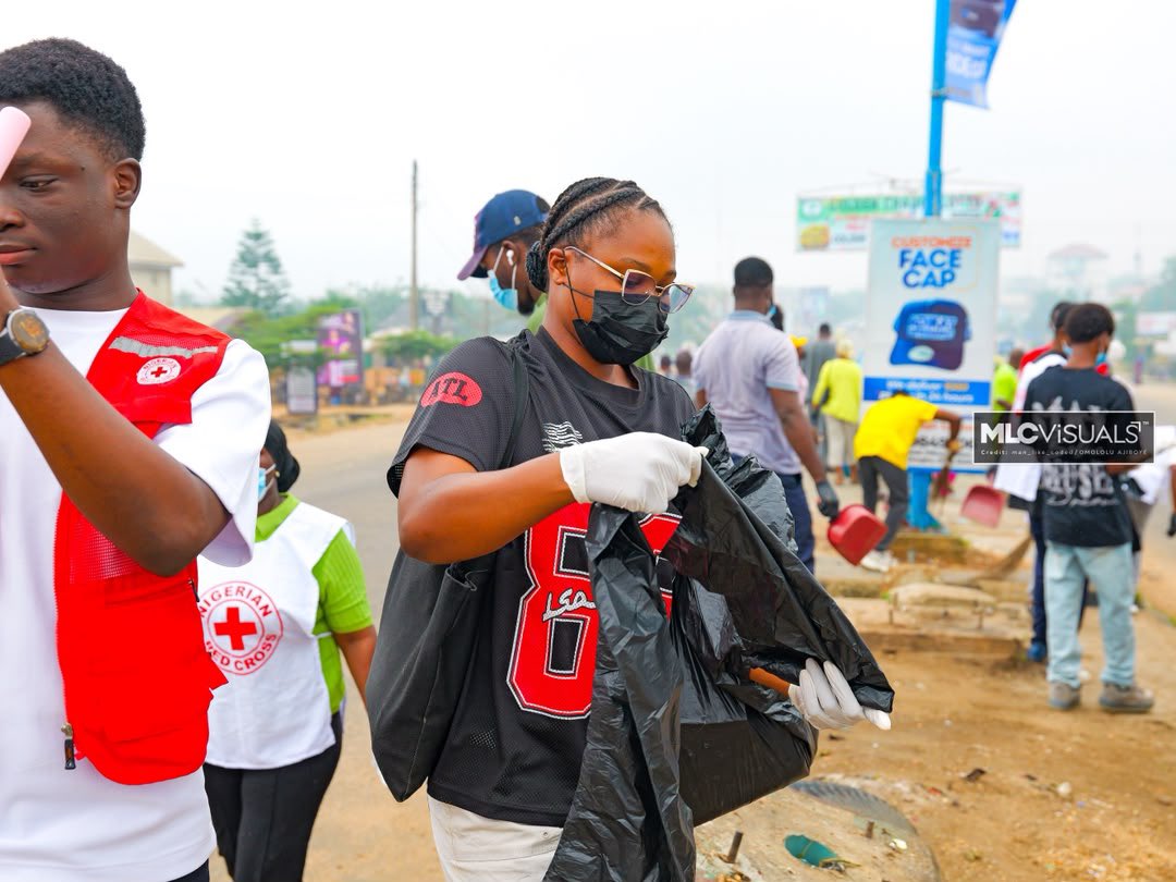 AYDI_Osun's tweet photo. Today, we picked up waste.
Tomorrow, who picks up the habit?
✋🏼
Today was the action.
The real work is the culture we build after today.
#CleanOsogbo #GreenOsun https://t.co/XAHVRG5YSk