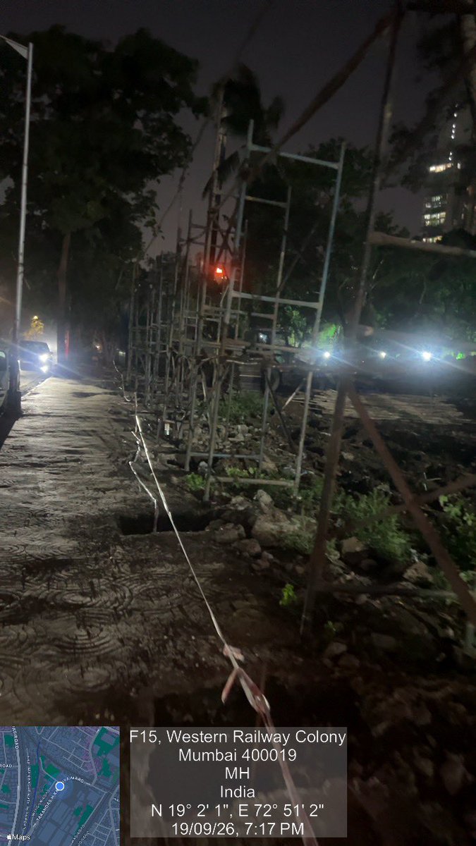FernandoReedan's tweet photo. Footpath being encroachment by placing scaffolding causing hindrance to the oedestarians.
Inspite of several complaints to @mybmc and @MumbaiPolice complaints are being ignored by @andplofficial .
Will authorities take strict action on continuous violations of guidelines and encroachment on footpath.
@PranavAdani @AdaniOnline @MTPHereToHelp @AshwiniBhide @aksardana #safety #Dharavi  #violations  #savedharavi #sra #news
