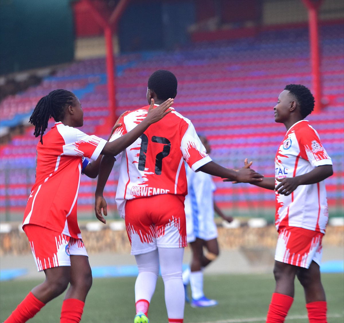 VBugerere's tweet photo. #FTBWSL | #Matchday1 

FT' 

 Three points, three goals 

@KawempeClub 3-0 @JinjaClub 

⚽ Latifah Nakasi 02' 
⚽ Aisha Naigaga (OG)03' 
⚽ Belinda Hope Nabawanuka 70' 
#VoBUpdates | #LivefromKitende 

@Jackshots24 @FUFAWSL @FUFAWomen https://t.co/Q14nfaQ2Vn