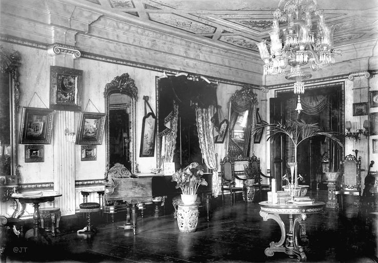 W0lfi_2's tweet photo. Been looking for contemporary interior photos from 1800s Philippines lately https://t.co/YQtPpY6O8O