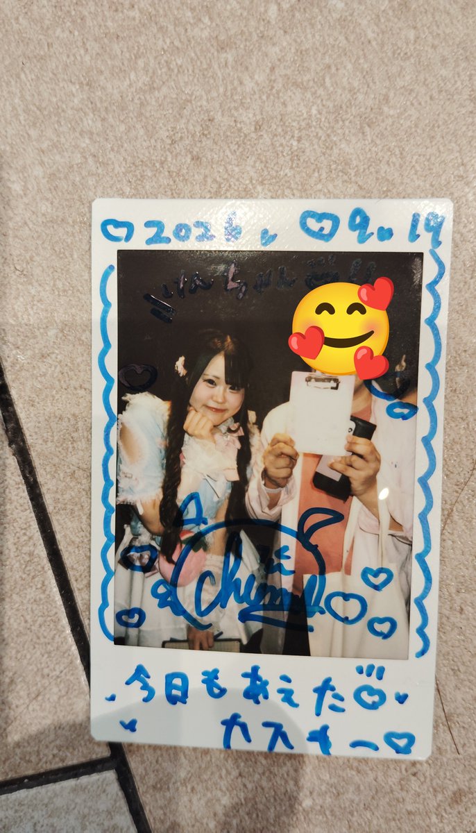 ken_uru008139's tweet photo. 五反田G6でちぃちゃんとチェキ撮れたよ。最強ツインテールや衣装、笑顔が1番めっちゃかわいく大好き、可愛さパワーアップしたね😍😍
＃ぶりちーなうさぎちゃん https://t.co/5A6LswBfJl