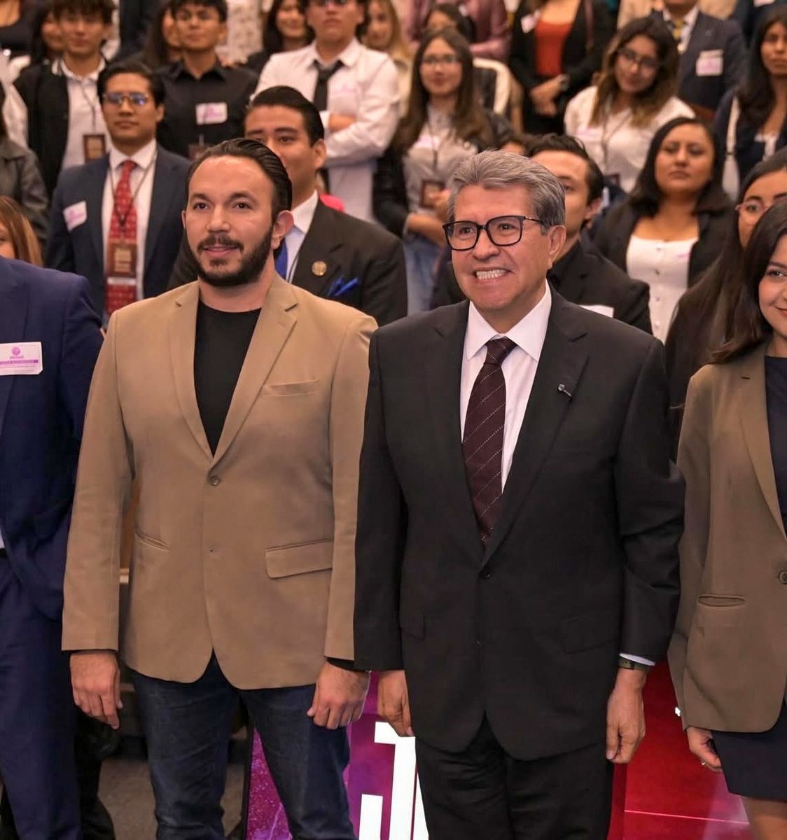 FarukMTake's tweet photo. Feliz cumpleaños Dr. @RicardoMonrealA. Le agradezco siempre sus consejos, el apoyo y sobre todo por ser un gran líder. ¡Muchas felicidades! 🎉 #FelizCumpleaños https://t.co/dsrurmxomr